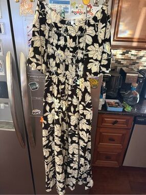 Black Maxi Dress with White Floral Print - HENLY